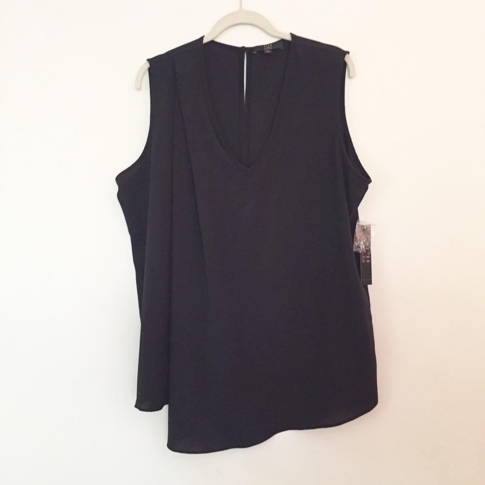 Sleeveless v neck top
